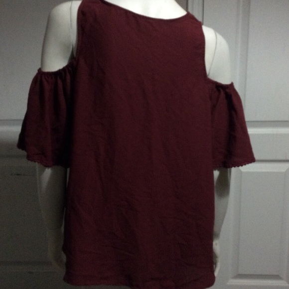 Burgundy GUESS cold shoulder front tassel tie top - Picture 3 of 8